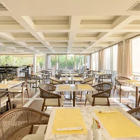 Hotel Corfu Mare 3*